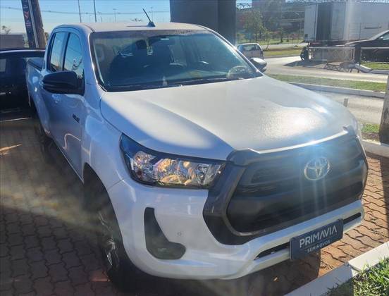 TOYOTA HILUX 2.8 D-4D TURBO DIESEL CD SR 4X4 AUTOMÁTICO TOYOTA HILUX 2.8 D-4D TURBO DIESEL CD SR 4X4 AUTOMÁTICO